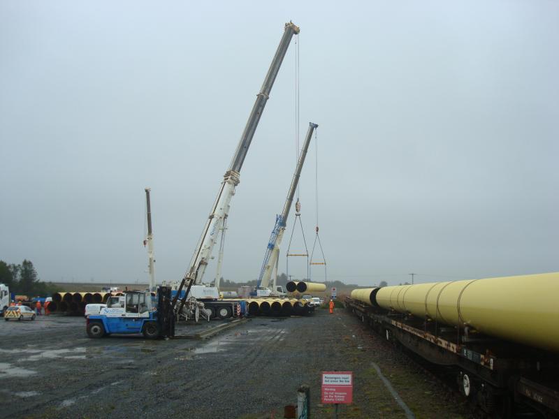 Photo of Unloading LD Pipes at Georgemas