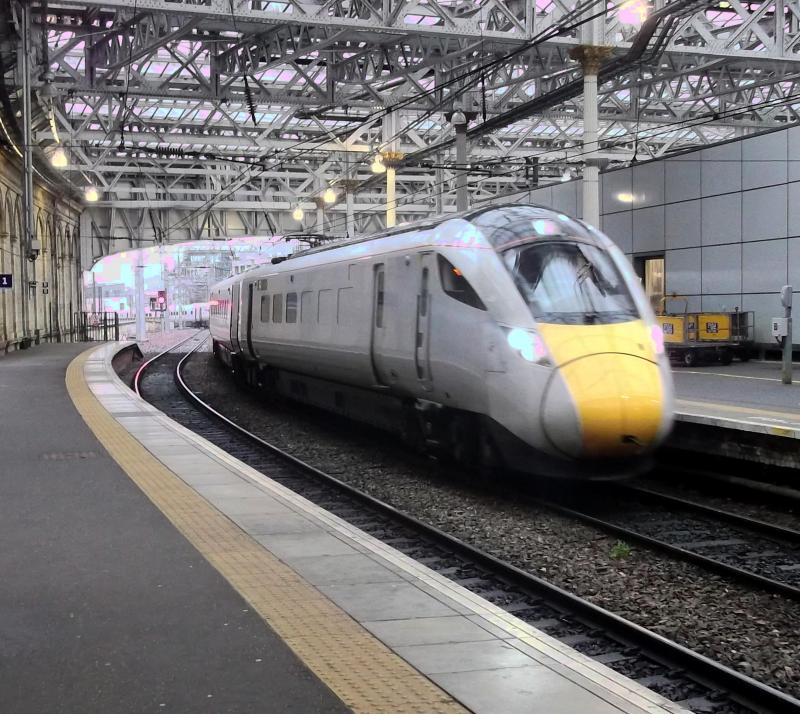 Photo of 800202 at Edinburgh Waverley