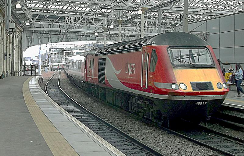 Photo of 43317 at Edinburgh Waverley