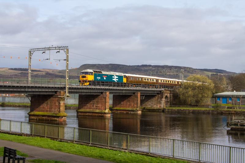 Photo of 47593 at Dalreoch