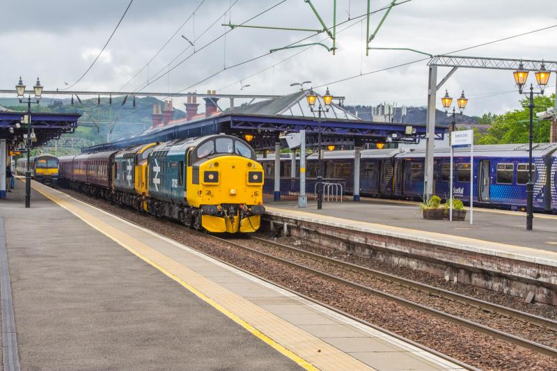 Photo of 37025/402