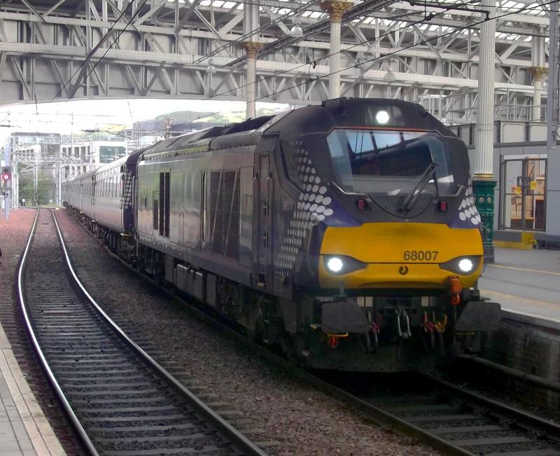 Photo of 68007 at Edinburgh Waverley