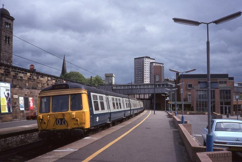 Photo of 303005 at Motherwell