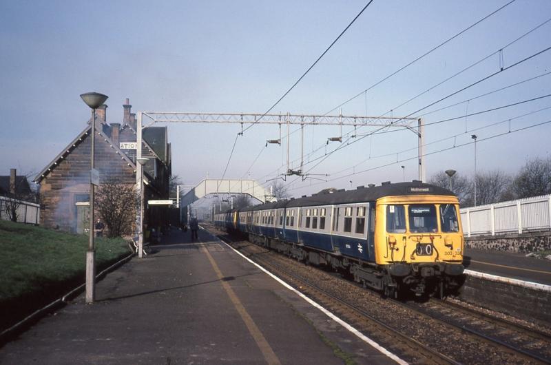 Photo of 303038 at Uddingston