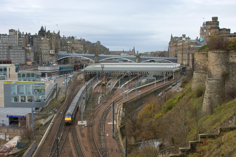 Photo of Edinburgh Waverley seen from Jacobs Ladder