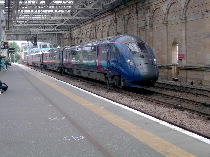 Photo of 802304 at Edinburgh Waverley 