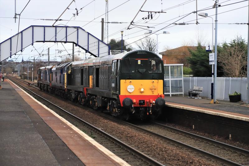 Photo of 0Z17 Class 37 Sandwich