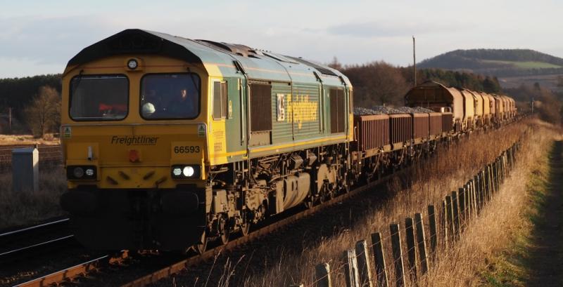 Photo of 6K13 approaches Bow of Fife LC 31 Jan 2022