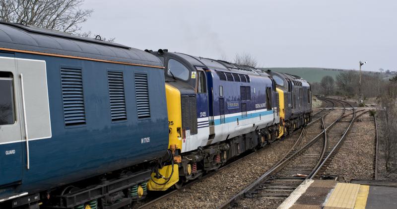 Photo of 37422 AND 37425 EASTER HIGHLANDER STONEHAVEN 17.4.22 (2).jpg