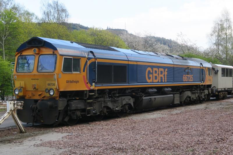 Photo of 66735 stabled T&T on 3Q00 in Dunkeld 