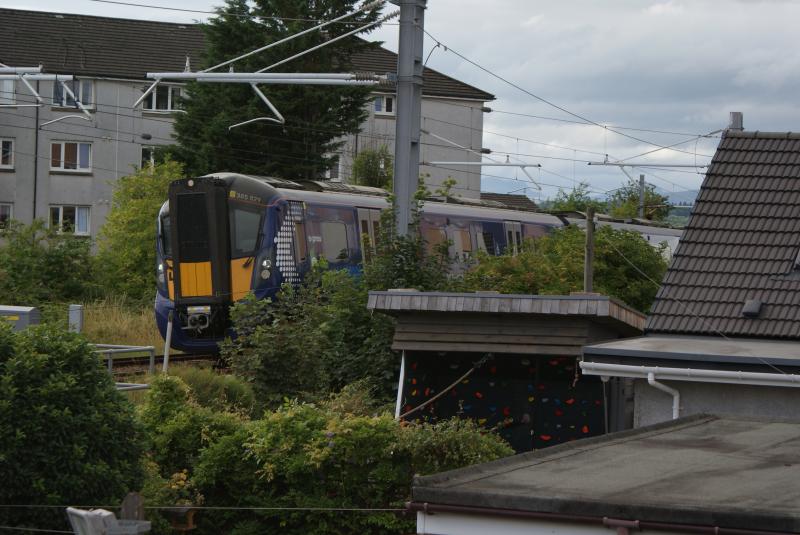 Photo of 385029 2P40 Dunblane to Ed sits at signal SN47 - OLE being off. 02.08.22