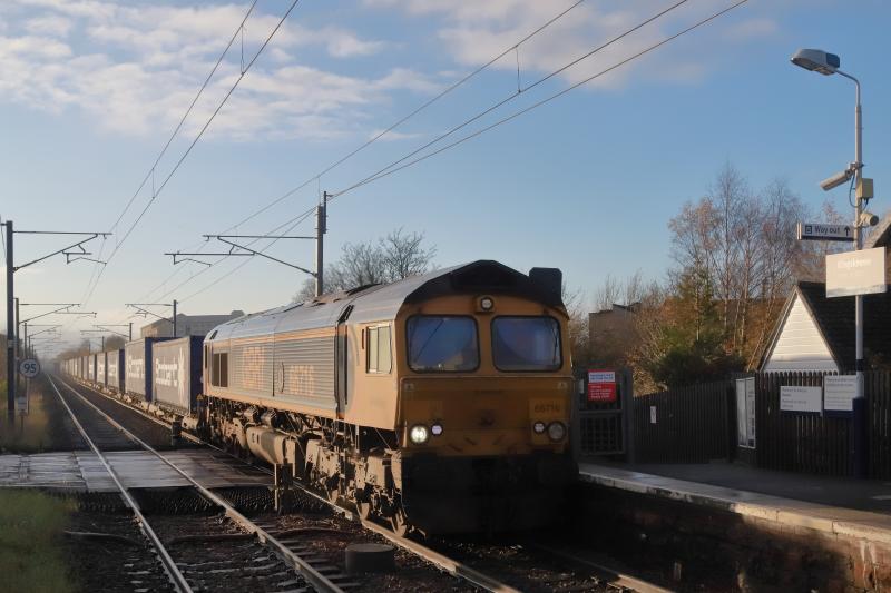 Photo of 4E04 with containers at the front