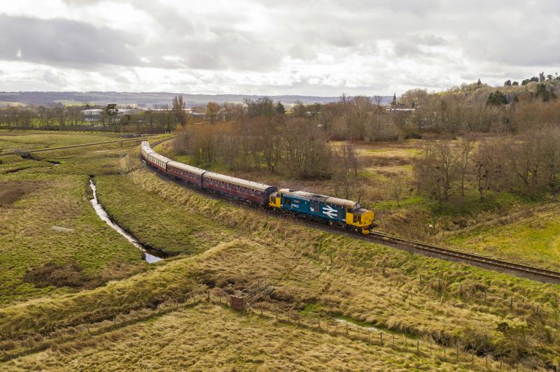 Photo of 37403 'Isle of Mull'.