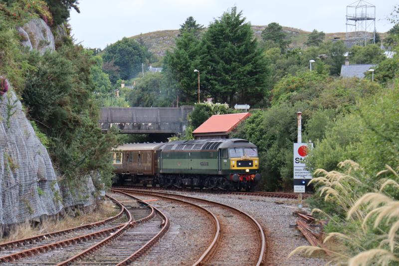 Photo of LSL D1924 on L of I Statesman @ Kyle of Lochalsh