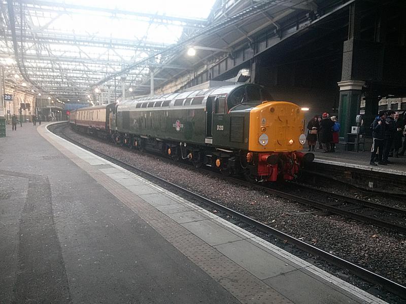 Photo of 40013 at Edinburgh Waverley