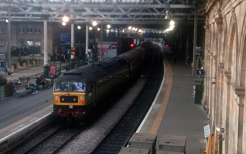 Photo of 47810 at Edinburgh