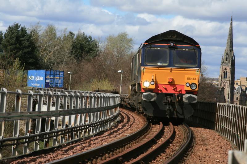 Photo of 4A13 66413 Croosing R Tay at Perth 11 Apl 09