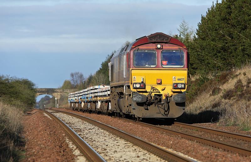 Photo of 66127 approaches Breich