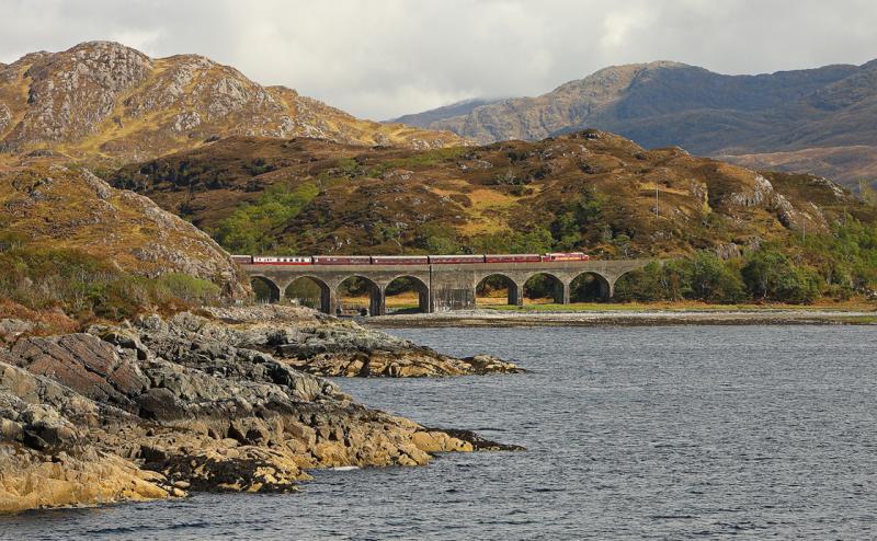 Photo of 37670 crosses Loch Nan Uamh viaduct