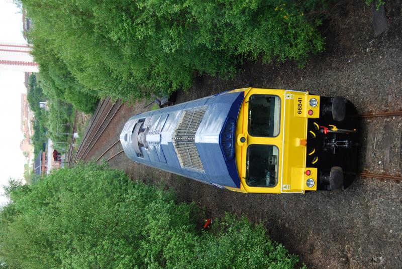 Photo of 66841 Crawls along the works branch 