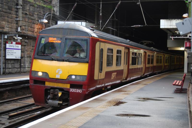 Photo of 320310 & Destination Indicator at Charing Cross