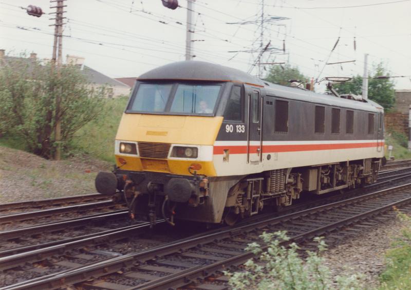 Photo of 90133 enters Mossend Yard