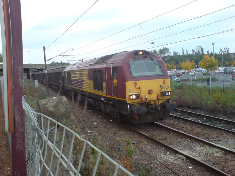 Photo of 67009 sneaking past Whifflet