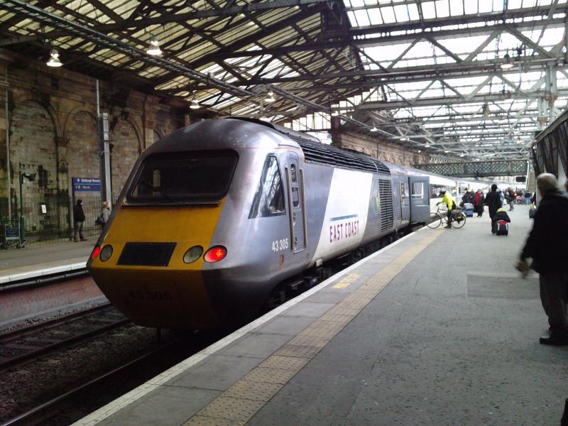 Photo of 43305 in Edinburgh Waverley - 1/12/09