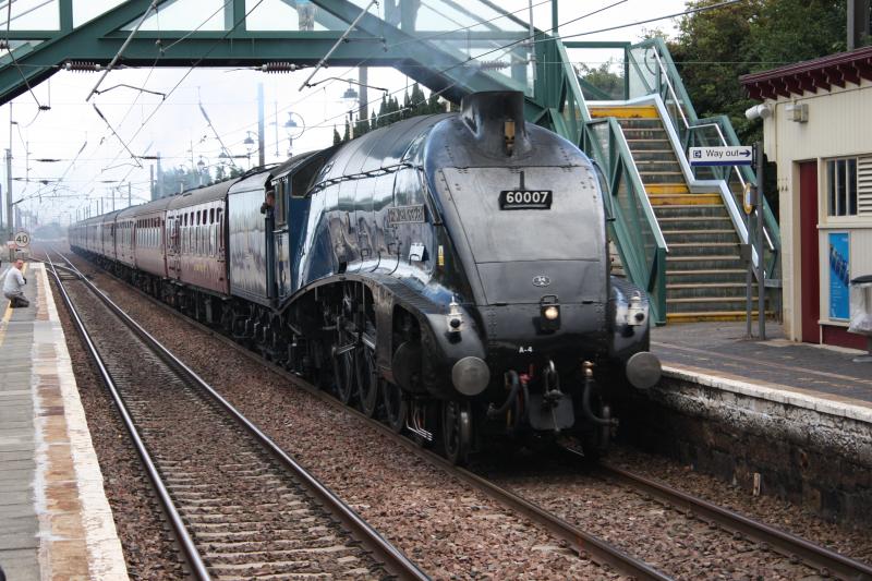 Photo of Sir Nigel at  speed passing Drem sep/oct 09