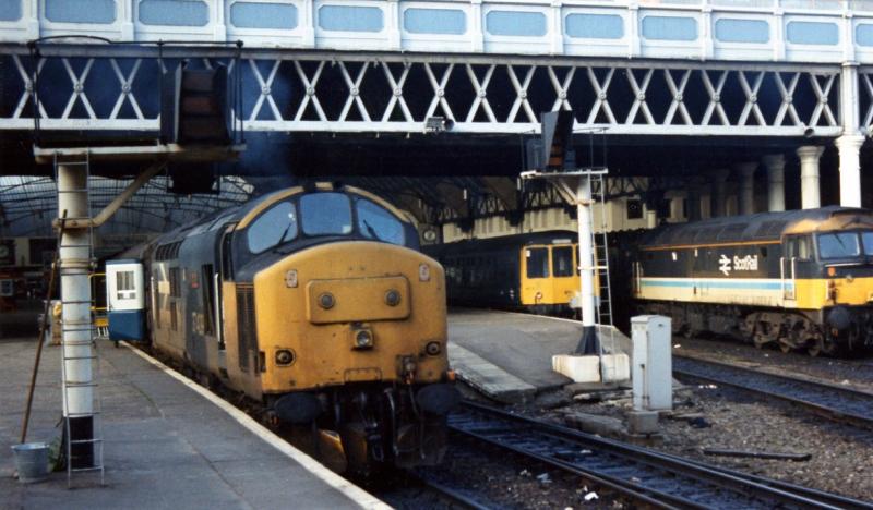 Early morning Queen Street: May 1988. 37409 LOCH AWE on the empties off the 2340 ex-Inverness keeping company with a DMU on the 0707 to Grahamston and 47706 on the 0725 to Aberdeen. Photo of Early morning Queen Street