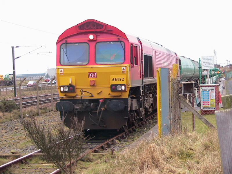 Photo of 66152 on the prestwick fuel tanks