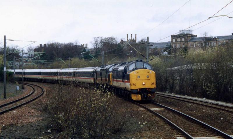 Monarch at Hyndland: 37152 and 37410 ALUMINIUM 100 at Hyndland in March 1993 with a return InterCity Monarch of the Glen Land Cruise from Oban to Kings Cross. Photo of Monarch at Hyndland