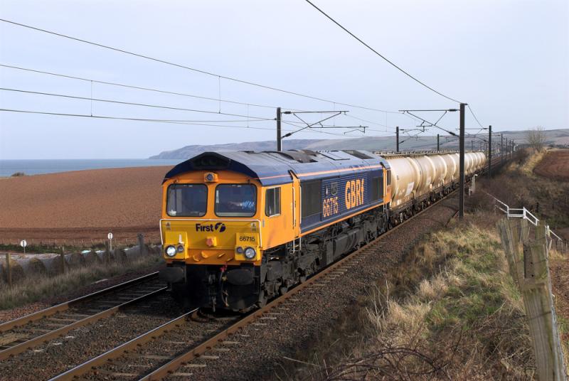 Photo of 66715 approaching Torness