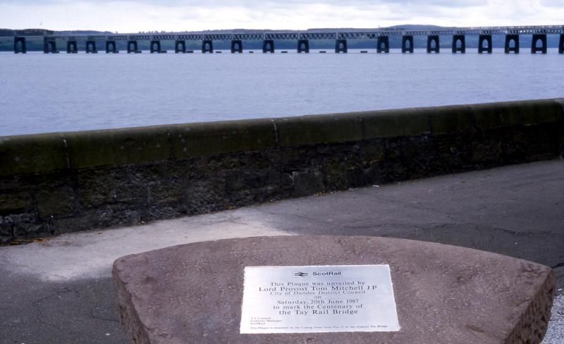 Photo of 870610 Tay Bridge Centenary Plaque