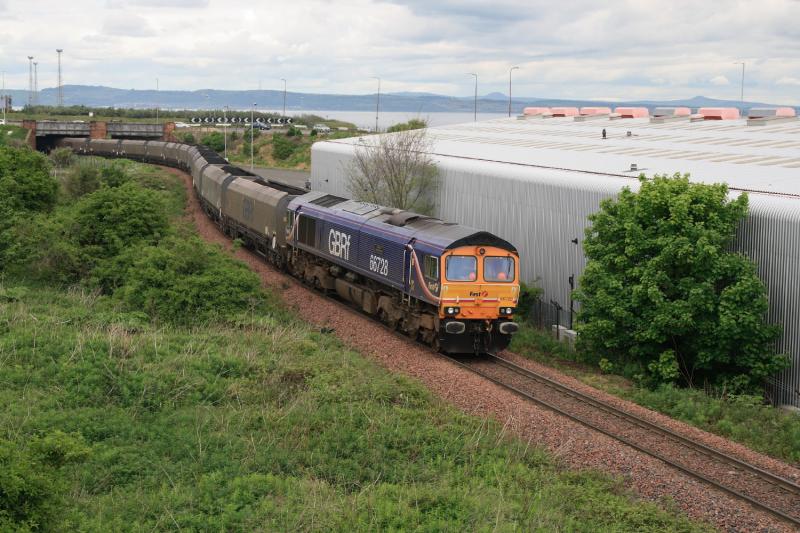 Photo of 66728 at Seafield