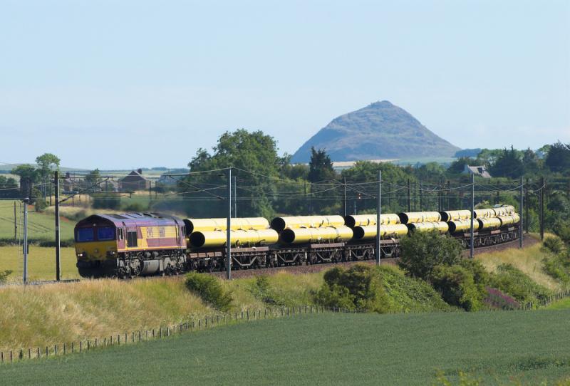 Photo of Georgemas Pipes approaching Spittal