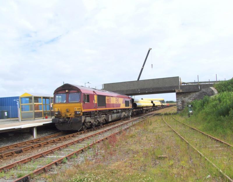 Photo of Unloading the Georgemas Pipes