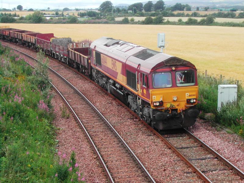 Photo of 66044 on 6K01 Mossend - Grangemouth