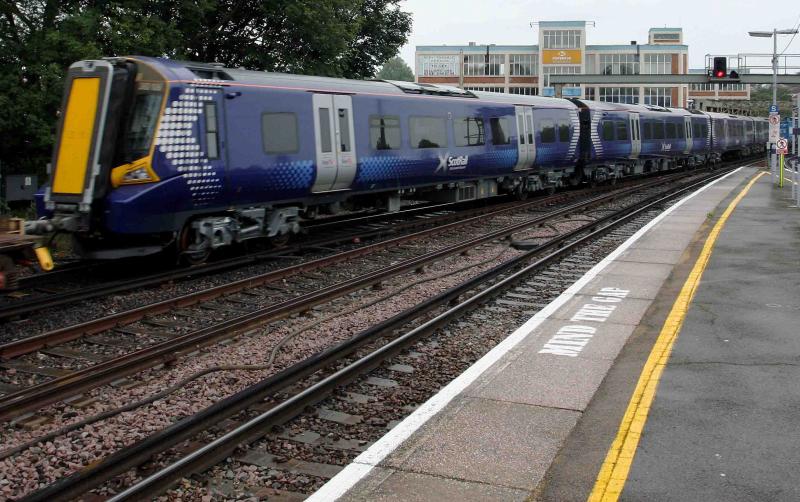 Photo of 380106 on 7X80 at Maidstone East