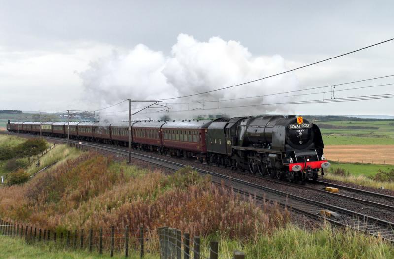 Photo of 6233 Duchess of Sutherland passing Pettinain