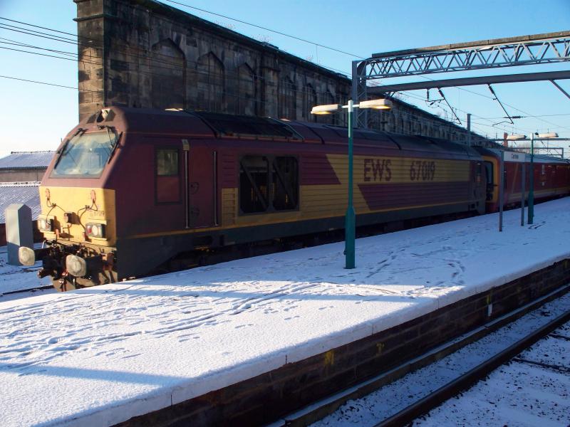 Photo of 67019 with a southbound mail service at Carlisle on 21/12/10