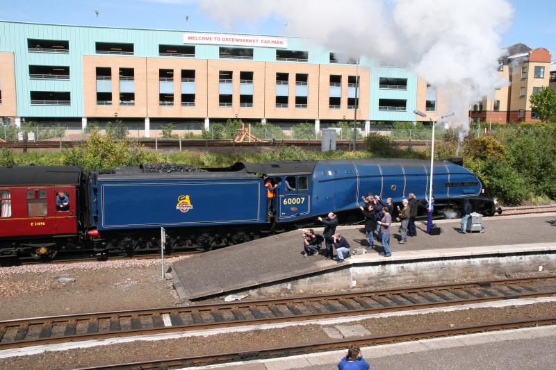 Photo of A4 Sir Nigel Gresley at Dundee by S.Braid