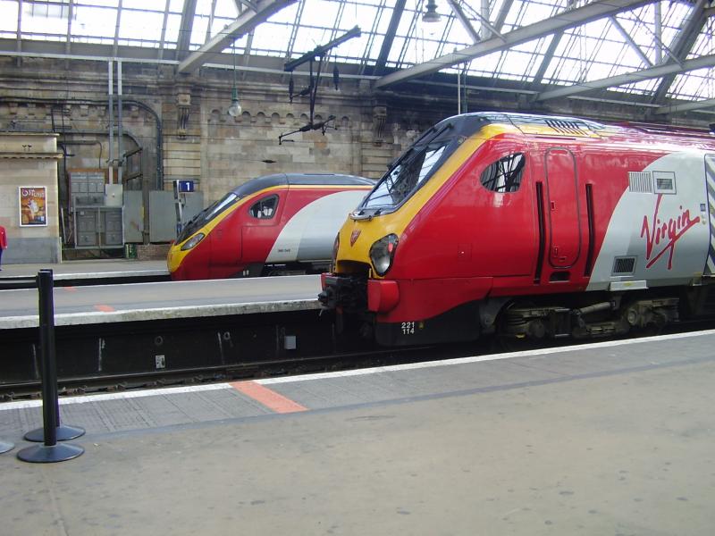 Photo of Pendolino 390045 + Voyager 221114