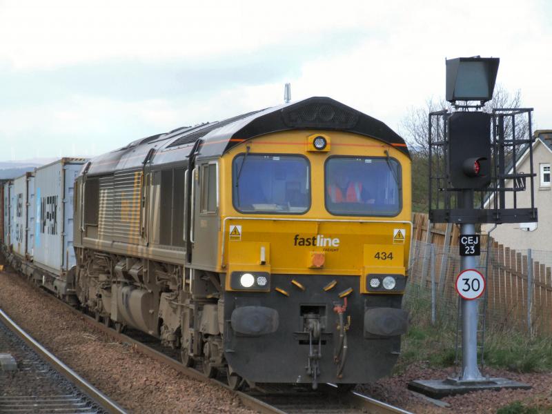 Photo of 66434 with 4N76 at Camelon.