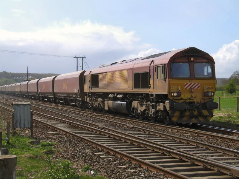 Photo of 66062 with 6G06 at Larbert Jn.