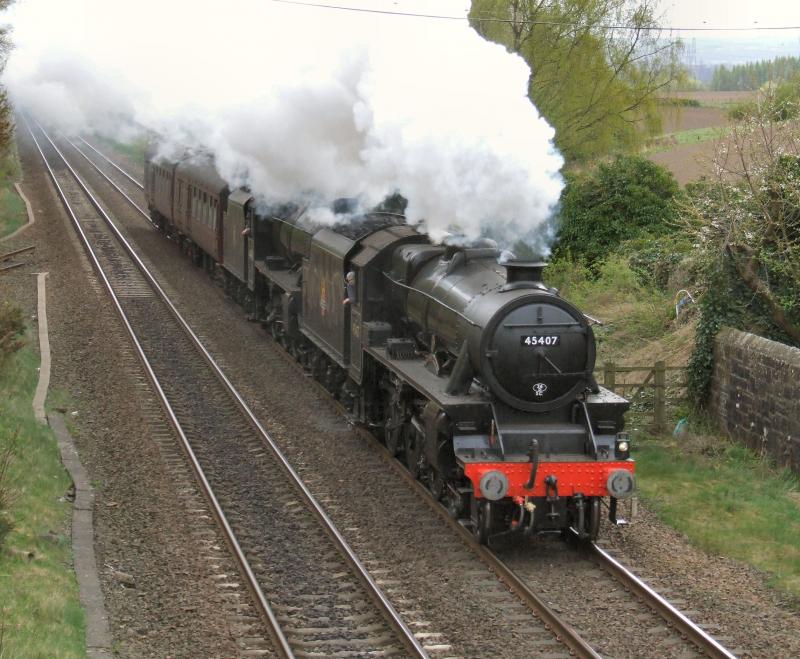 Photo of 45407 & 44871 pass Plean with 5Z30 for Inverness.