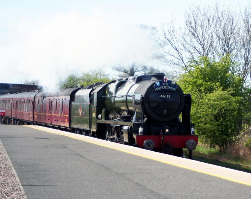 Photo of Steaming  thro Leuchars