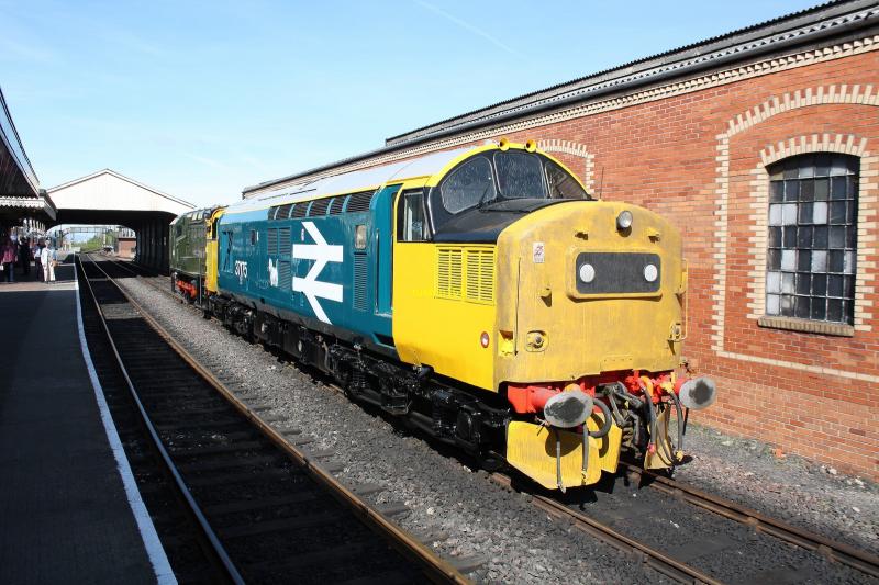 37175 : 37175 sits in Boness Station loop on a lovely sunny Sunday morning. Photo of 37175