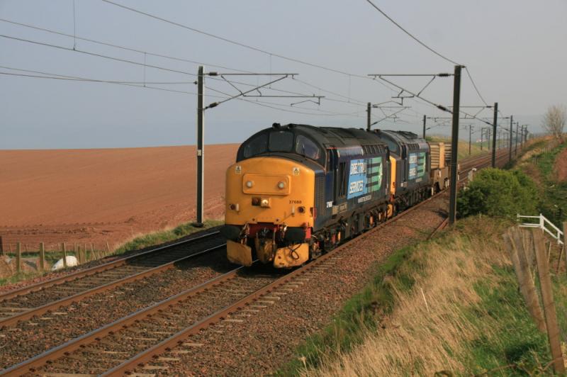 6M50 at Torness: 37688 + 37682 on 6M50 15.07 Torness to Carlisle passing Torness on 19/04/2011 Photo of 6M50 at Torness