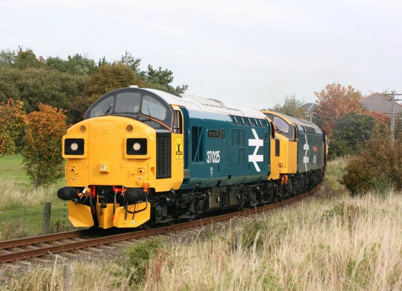 Photo of 37025 + 40145